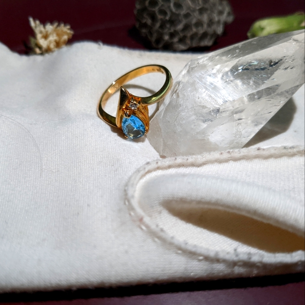 10k Aquamarine and Diamond ring